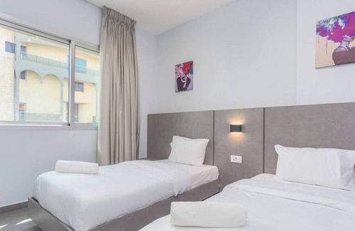 Duhur ash Shuwayr Apartamento | Grey 301: Modern 2-Bedroom Apartment in Awkar