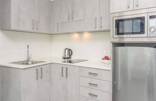 Duhur ash Shuwayr Apartamento | Grey 301: Modern 2-Bedroom Apartment in Awkar