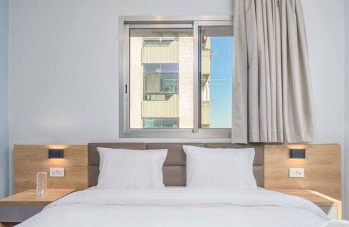 Duhur ash Shuwayr Apartamento | Grey 301: Modern 2-Bedroom Apartment in Awkar