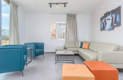 Duhur ash Shuwayr Apartamento | Grey - Elegant Apartments in Awkar