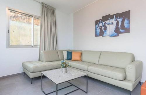 Duhur ash Shuwayr Apartamento | Grey - Elegant Apartments in Awkar