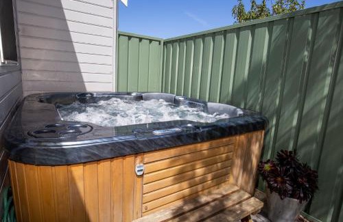 Callala Bay Casa | Grey Gables - Pet Friendly with Fireplace, Pool, Spa & Sauna