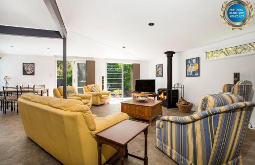 Callala Bay Casa | Grey Gables - Pet Friendly with Fireplace, Pool, Spa & Sauna