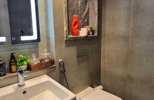Noida Apartamento | Grey Stone 41th floor river&city view