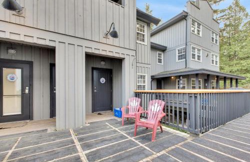 Ucluelet Casa | Grey Whale, Pet Friendly Studio at The Beach