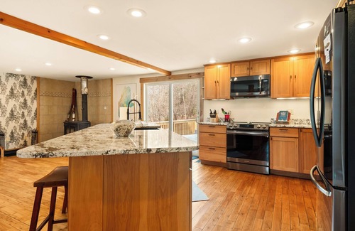 Rangeley Casa | Grey Wulff on Main - convenient to downtown Rangeley and Saddleback MTN!