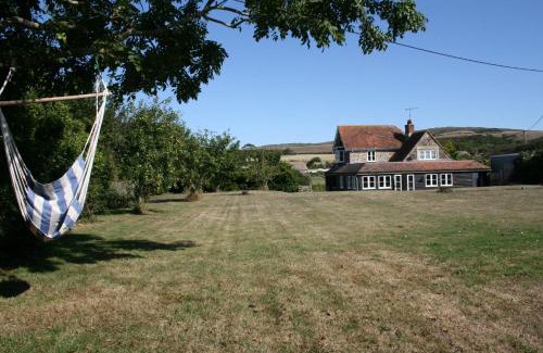 Newport Casa | Greystone Cottage - Sea views, short stroll to a beautiful sandy beach
