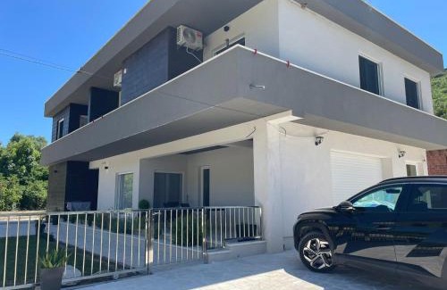 Kovaci Apartamento | Greystone House Apartments