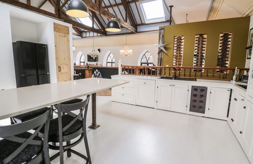 Cwm-y-glo Casa | GREYSTONES CHAPEL, pet friendly, character holiday cottage in Llanrug