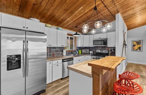 Stowe Area Apartamento | Griffin Chalet 4 ~ mile to Stowe