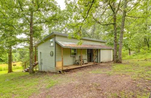 Harrison Apartamento | Grill and Fire Pit Cabin with Mtn Views in Harrison