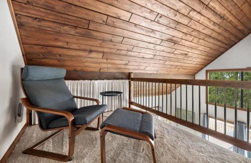 Berkeley Springs Casa | Grill Fire Pit WiFi Deck Hammock Games & Dogs