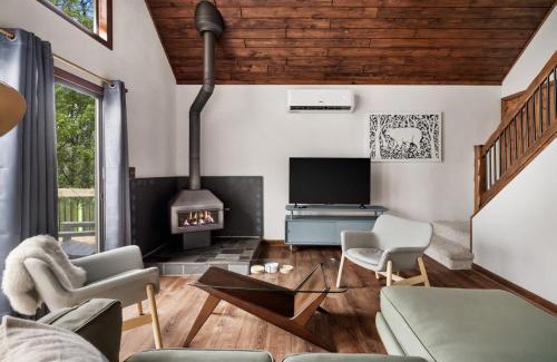 Berkeley Springs Casa | Grill Fire Pit WiFi Deck Hammock Games & Dogs