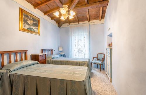 Molazzana Casa | Grillo Rosso 8