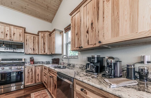 Ruidoso Cabina | Grindstone Cowboy w/ Hot tub, Pool table & Pet Friendly
