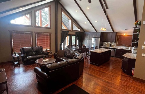 Valemount Casa | Grizzly Den - Tres Habitaciones Casa, Capacidad 10