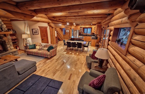 Golden Chalet De Esquí | GrizzPaw Lodge 5 Bedroom Sleeps 14 People, Kicking Horse Mountain Resort