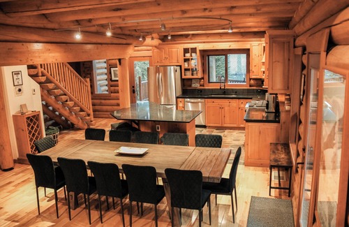 Golden Chalet De Esquí | GrizzPaw Lodge 5 Bedroom Sleeps 14 People, Kicking Horse Mountain Resort