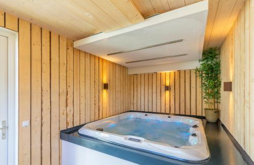 Tzummarum Casa | Große Familienvilla mit privat innen Jacuzzi & Sauna