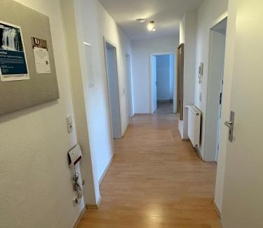 Ilversgehofen Apartamento | Große Ferienwohnung für Gruppen und Familien bis 8 Personen mit Balkon