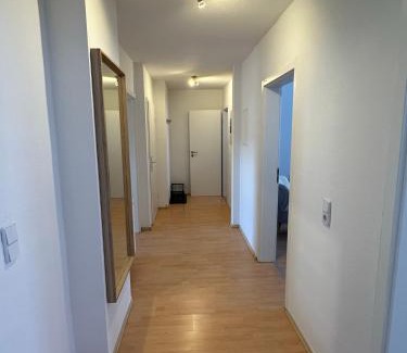 Ilversgehofen Apartamento | Große Ferienwohnung für Gruppen und Familien bis 8 Personen mit Balkon