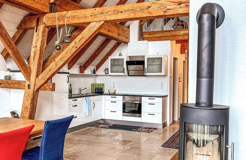 Teningen Apartamento | Große Maisonette 2-8 Pers, Hell, Fernblick, Balkon, Nähe Europa Park & Freiburg