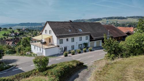 Waldshut-Tiengen Apartamento | Große Monteur- und Handwerkerwohnung für bis zu 14 Personen in Aichen bei Waldshut-Tiengen
