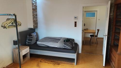 Veitshoechheim Apartamento | Große Monteurwohnung bei Würzburg bis 10 Personen mit Parkplätzen und WLAN und Grill mit 5 Schlafzimmern
