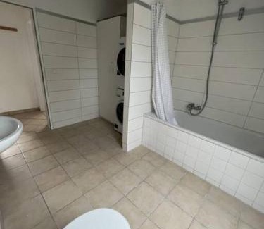 Moenchengladbach Apartamento | Große Unterkunft für bis zu 5 Personen MG32