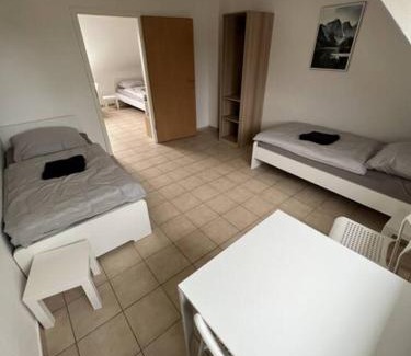 Moenchengladbach Apartamento | Große Unterkunft für bis zu 5 Personen MG32