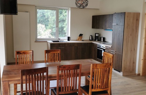 Friedrichsbrunn Apartamento | Großzügige Wohnung mit Stilvoller Möblierung, Sauna und Garten