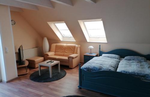 Schwabmuenchen Apartamento | Großzügiges Wohnstudio mit Balkon und Badbenutzung