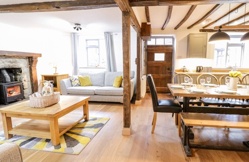 Llanfair Caereinion Casa | GROES HEOL, pet friendly, character holiday cottage in Mallwyd