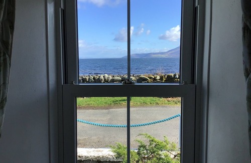 Gigha Cabaña | Grogport Cottage (pet friendly) offers wonderful self catering acc nr Carradale