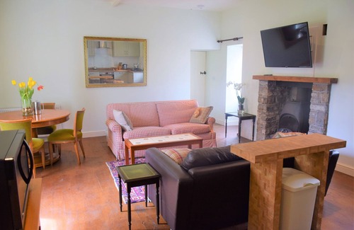 Carsethorn Cabaña | Grooms Cottage - a cottage that sleeps 4 guests in 2 bedrooms