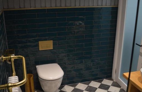 Wadsworth Casa | Grooms House