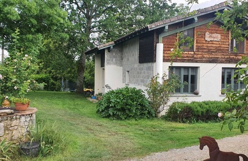 Montfermier Casa | Groot 6 Persoons Familie Huis met Overdekt Buiten Terras, en Gedeeld Zwembad