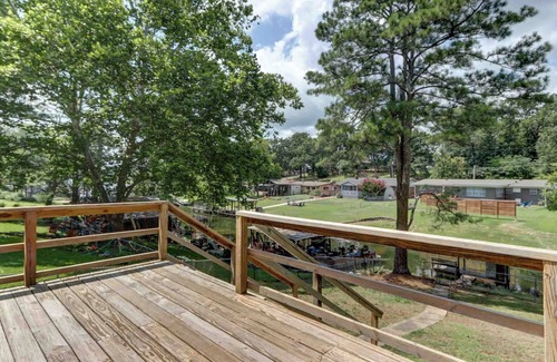 Lakeland Casa | Groovy 70's Lake Front Reetreet in the heart of the City