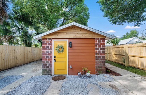South Pensacola Cabaña | Groovy Cottage in Downtown Pensacola, Pet Friendly