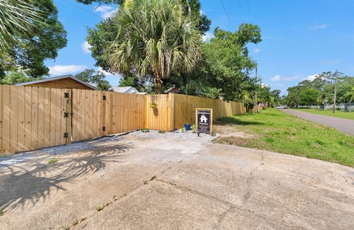 South Pensacola Cabaña | Groovy Cottage in Downtown Pensacola, Pet Friendly