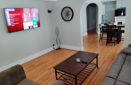 Grosse Pointe Casa | Grosse Pointe Cozy★ ★Downtown Detroit Close