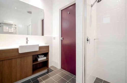 Adelaide Central Business District Hotel | Grosvenor Hotel Adelaide by Accor