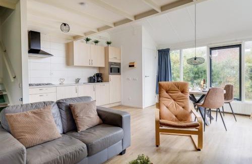 Zwiggelte Casa | Grote Bonte Specht I Moderne Bungalow aan Bosrand