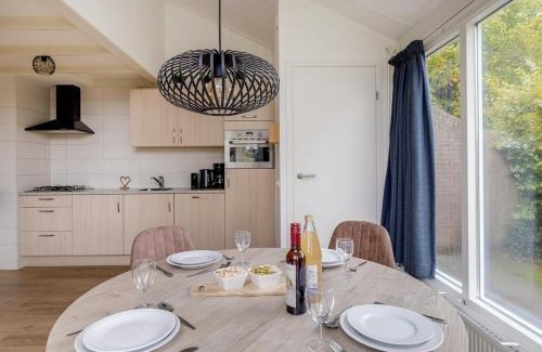 Zwiggelte Casa | Grote Bonte Specht I Moderne Bungalow aan Bosrand