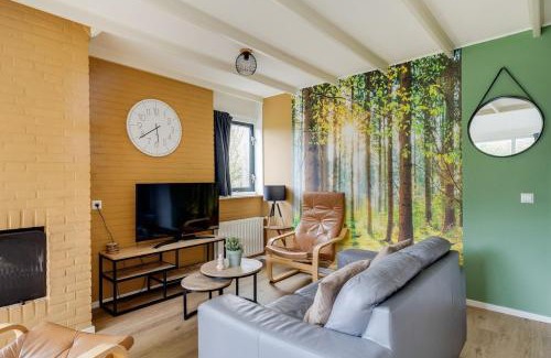 Zwiggelte Casa | Grote Bonte Specht I Moderne Bungalow aan Bosrand