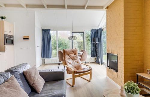 Zwiggelte Casa | Grote Bonte Specht I Moderne Bungalow aan Bosrand