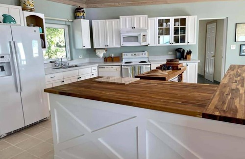 Salt Pond Casa | Grotto Bay: 5BR Villa w/ Private Beach