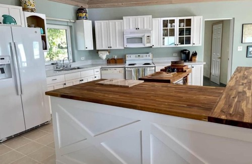 Salt Pond Casa | Grotto Bay for 6: 2BR Villa in the Bahamas w/ Private Beach