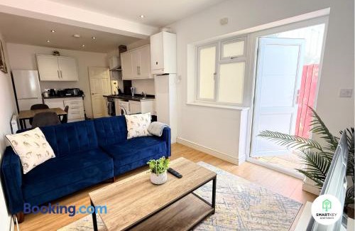 Woking Apartamento | Ground Floor 1 Bedroom Apartment close to Woking train station