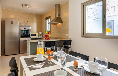 Puerto de Pollensa Casa | Planta baja junto al mar para 5 personas con patio y barbacoa privada